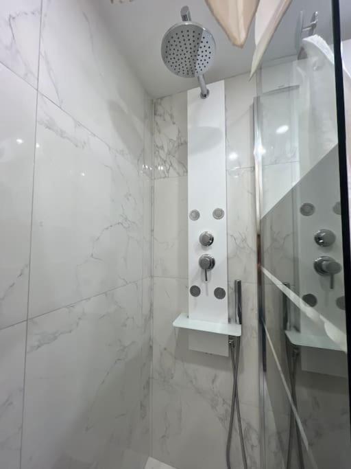 Maison Appartement Triplex Avec Jacuzzi Et Sauna Saint-Etienne  Kültér fotó